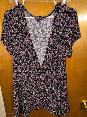 torrid Black Floral Wrap Tunic — Pink, Blue & Tan Sprig Print